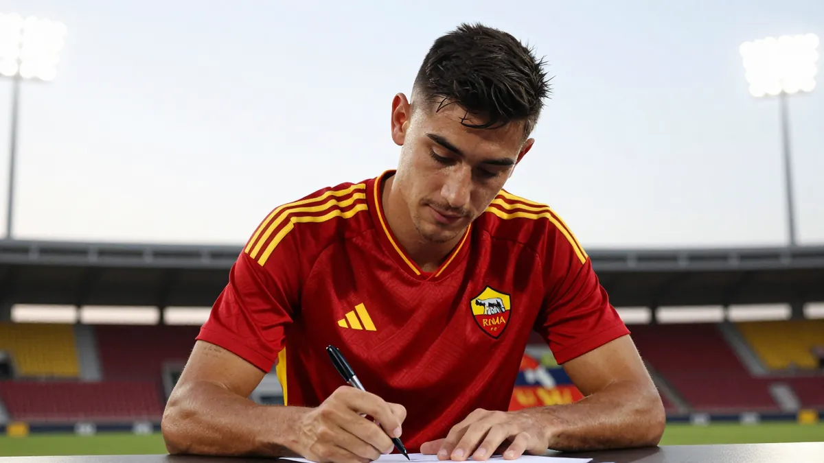 AS Roma Signs Argentina's World Cup Winner Nahuel Molina From Atletico Madrid
