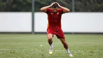 L'AS Roma, prima in classifica, affronta un mese intenso di nove gare tra campionato e Champions League, partendo dalla...
