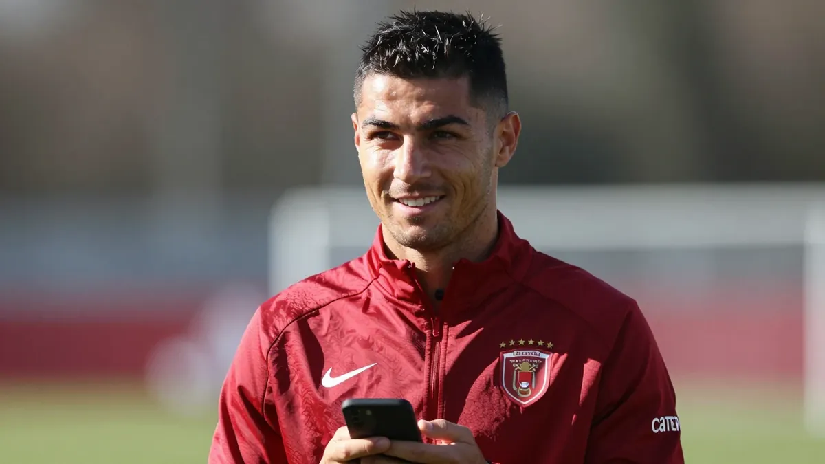 Il centrocampista olandese Marten De Roon è atterrato a Fiumicino per unirsi all'AS Roma, lasciando l'Atalanta