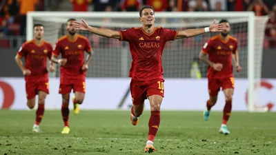 L'AS Roma ha vinto 2-1 contro l'Atalanta in rimonta, raggiungendo la seconda posizione in classifica con 9 punti e...