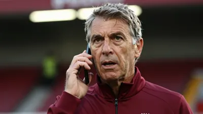 Il tecnico Gian Piero Gasperini ha minacciato le dimissioni per bloccare la cessione di Manu Koné al Chelsea, mentre la...