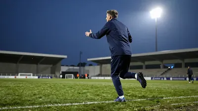 L'allenatore del Genoa Daniele De Rossi si prepara ad affrontare la sua ex squadra, definendo l'AS Roma 'una squadra...