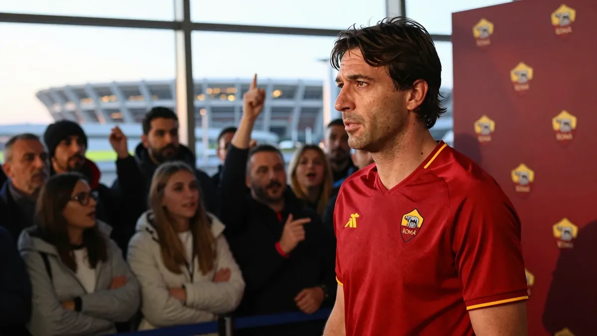 Rodrigo Mora Lands in Rome: Fans Gather at Ciampino Airport