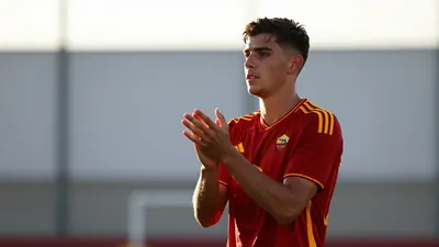 Il centrocampista olandese Ismael Salah-Eddine lascia la Roma per un prestito stagionale al club greco, che ha un'opzione...